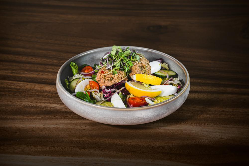 Mixed salad with tuna